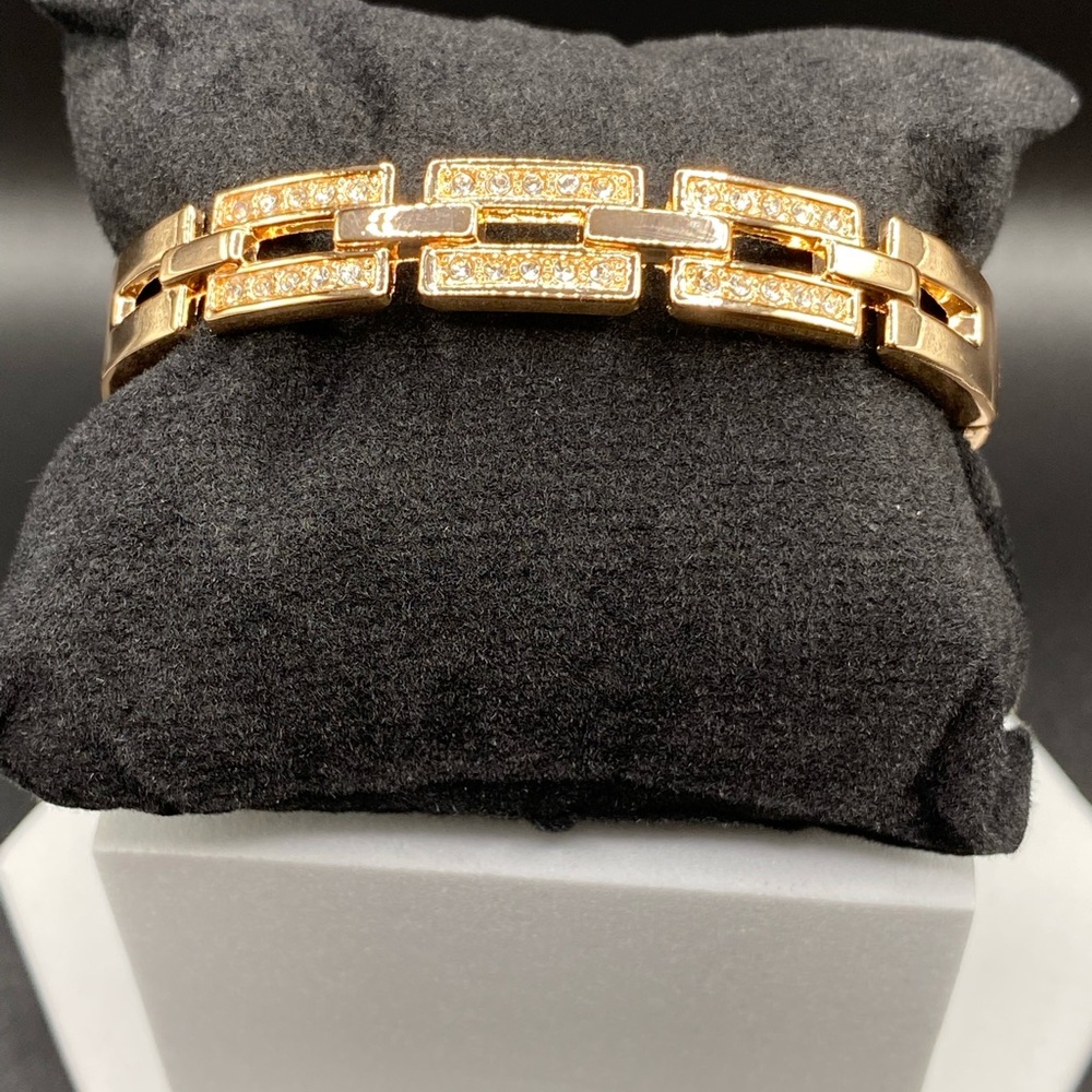 Elegant Gold-Tone Bracelet with Sparkling Accents